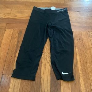 NIKE pro Dri-fit cropped leggings  size small